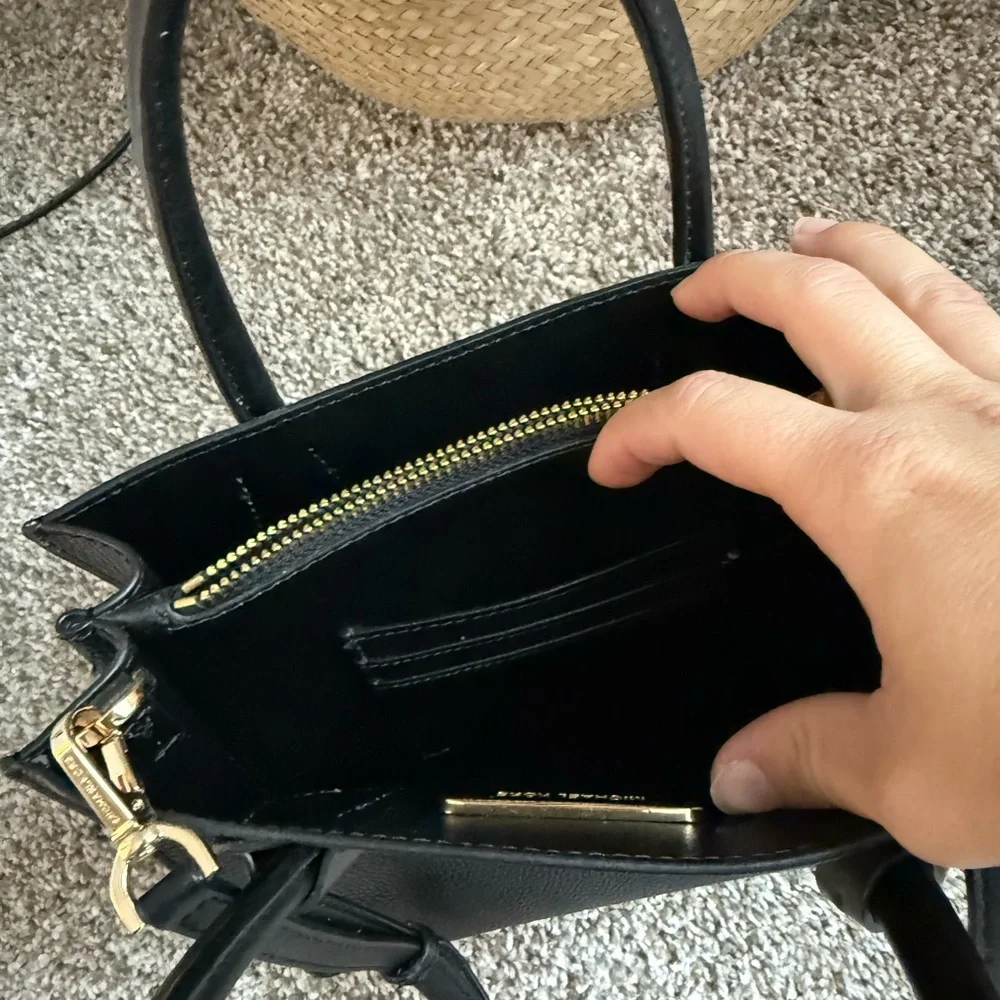 Michael Kors use chic features
